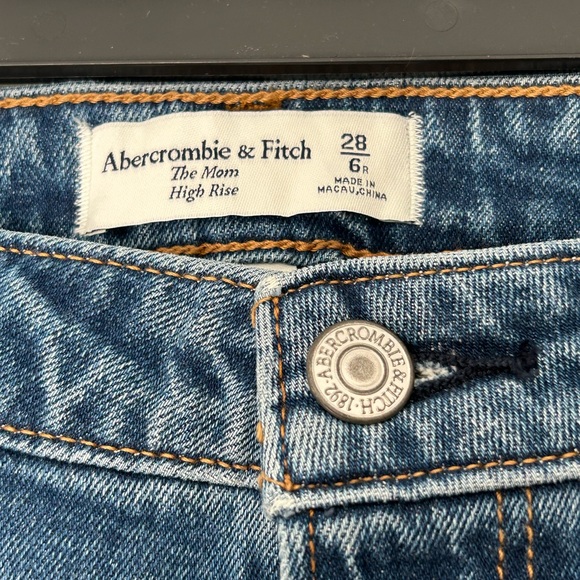 Abercrombie & Fitch The Mom high rise Distressed jeans size 28/6R NWT - Picture 5 of 8